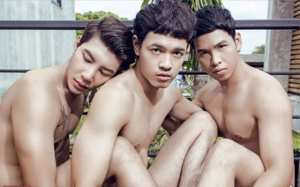 หนุ่มหล่อขึ้นปก 122
