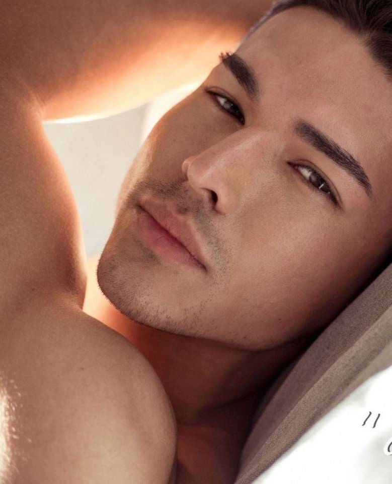 หนุ่มหล่อขึ้นปก 123