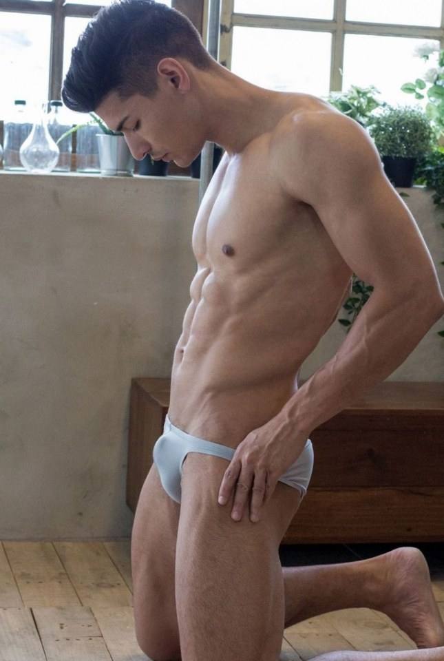 หนุ่มหล่อขึ้นปก 123