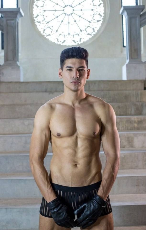 หนุ่มหล่อขึ้นปก 123
