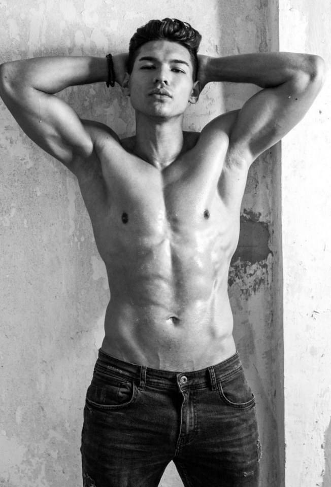หนุ่มหล่อขึ้นปก 123