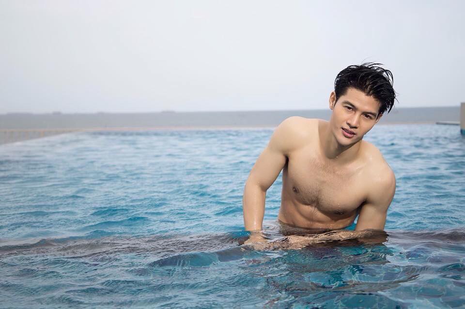 ขนหน้าอกสะท้านอารมณ์