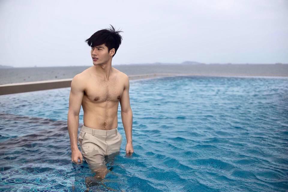 ขนหน้าอกสะท้านอารมณ์