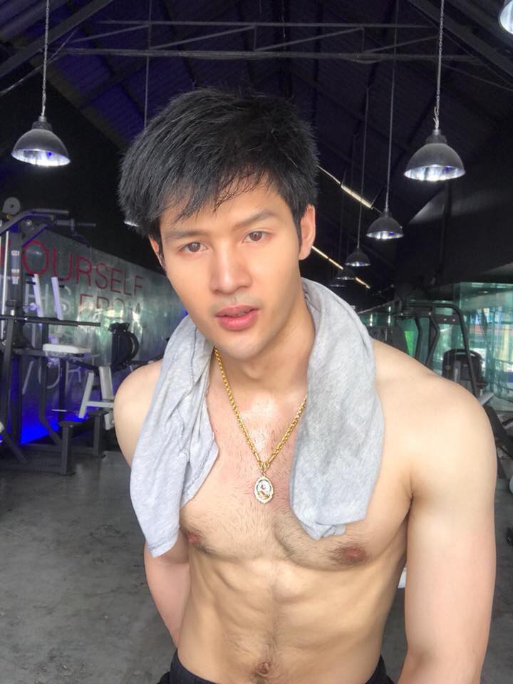 ขนหน้าอกสะท้านอารมณ์