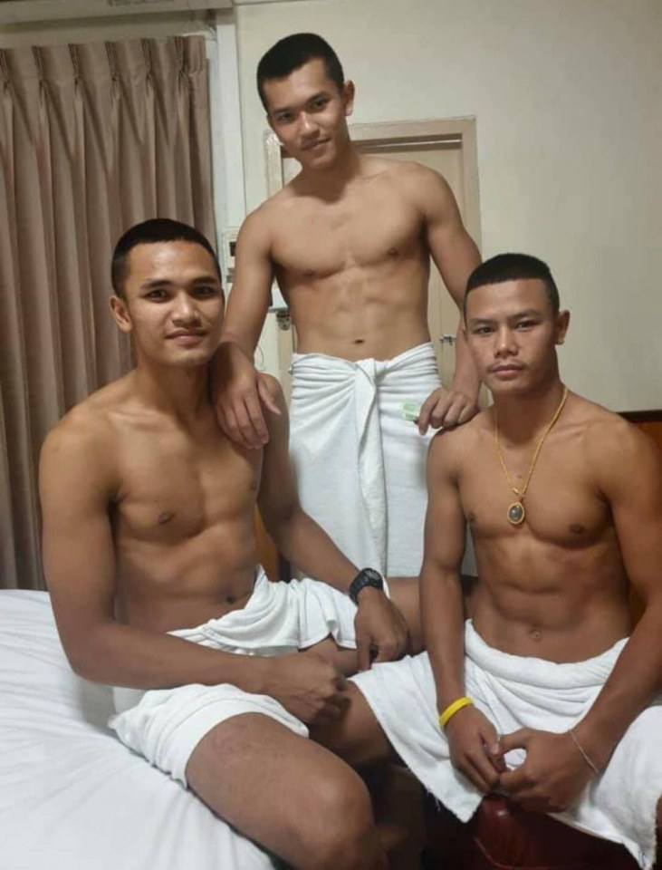 คืนนี้ขอสาม