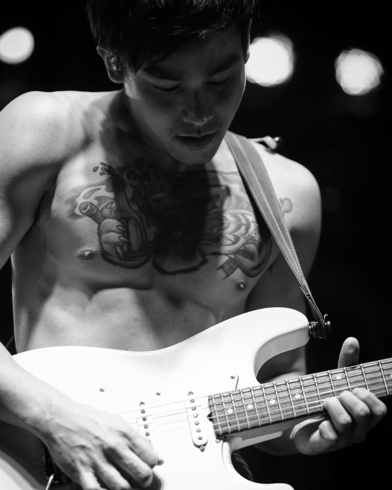 พี่จ๊ะ มือกีต้าร์ วง The Mousses หุ่นแซ่บสุดๆ