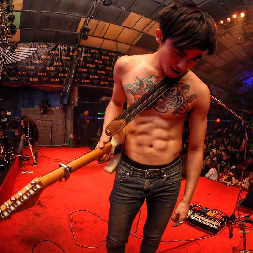 พี่จ๊ะ มือกีต้าร์ วง The Mousses หุ่นแซ่บสุดๆ