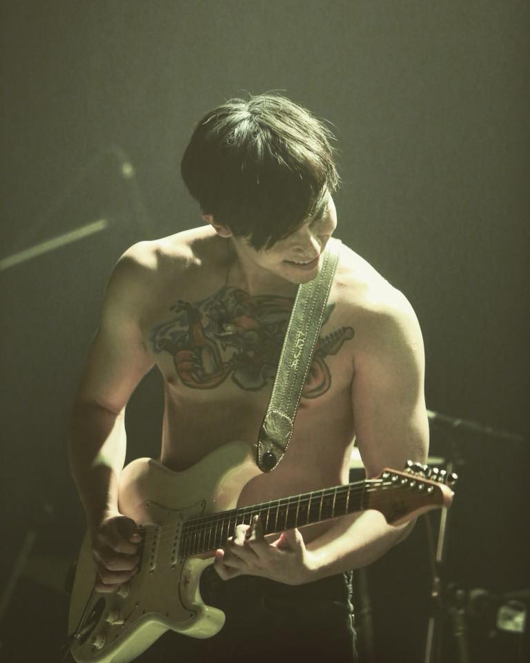 พี่จ๊ะ มือกีต้าร์ วง The Mousses หุ่นแซ่บสุดๆ