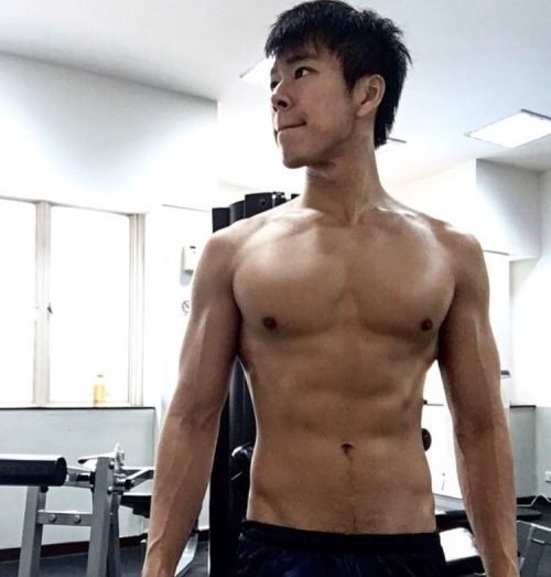ชายใดชุ่มเหงื่อ  ชายนั้นเช็ดเก่ง  3,850