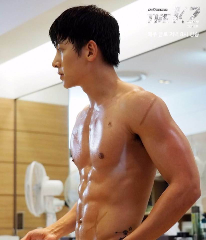 ชายใดชุ่มเหงื่อ  ชายนั้นเช็ดเก่ง  3,850