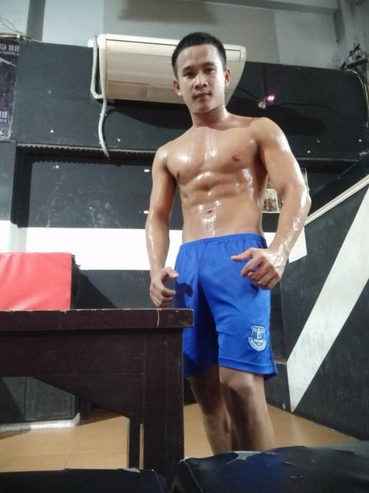 ชายใดชุ่มเหงื่อ  ชายนั้นเช็ดเก่ง  3,850