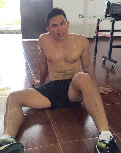 ชายใดชุ่มเหงื่อ  ชายนั้นเช็ดเก่ง  3,850