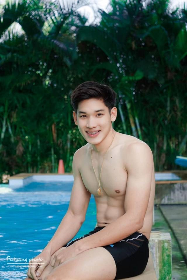 น้องบุ๊ค ขาวๆ น่ารัก หุ่นน่ากอด
