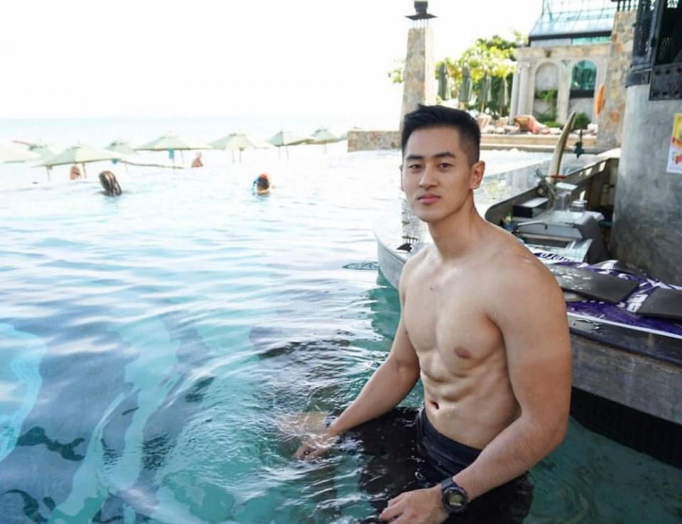 หนุ่มฮอต หนุ่มฮิต  ในขิตโพสต์จัง  3,918