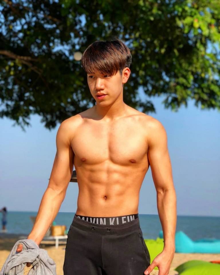 หนุ่มฮอต หนุ่มฮิต  ในขิตโพสต์จัง  3,918