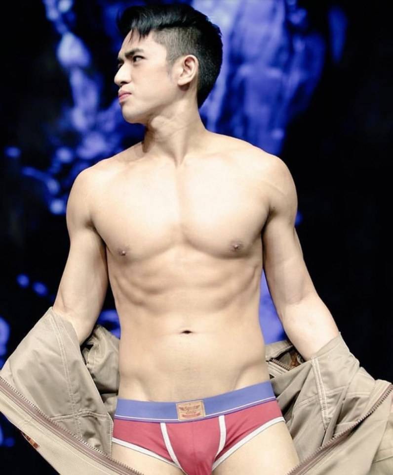 หนุ่มฮอต หนุ่มฮิต  ในขิตโพสต์จัง  3,918