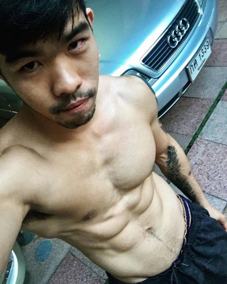 หนุ่มฮอต หนุ่มฮิต  ในขิตโพสต์จัง  3,918