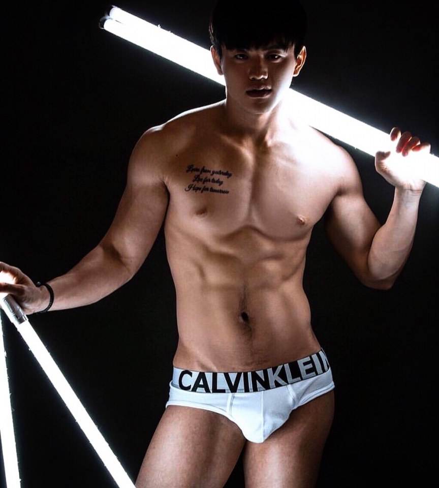 หนุ่มฮอต หนุ่มฮิต  ในขิตโพสต์จัง  3,918
