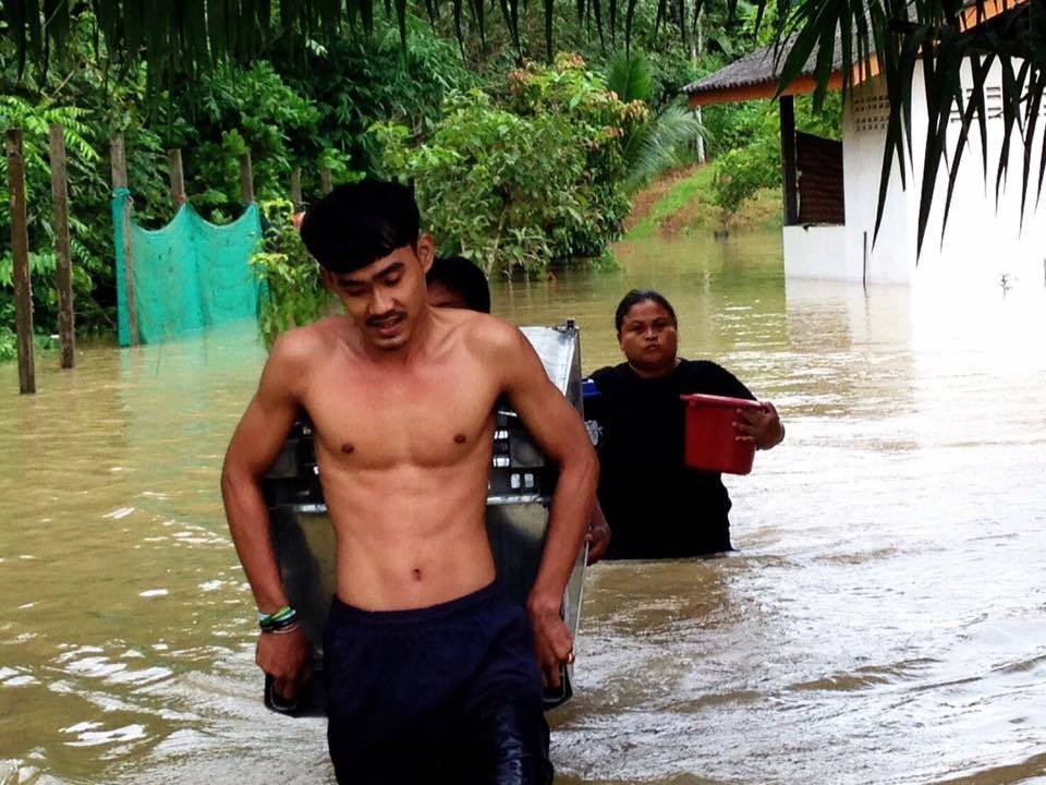 ขอเซิญนายวัยรุ่น  มากินข้าวปุ้นกับอิสันแหน่  3,929
