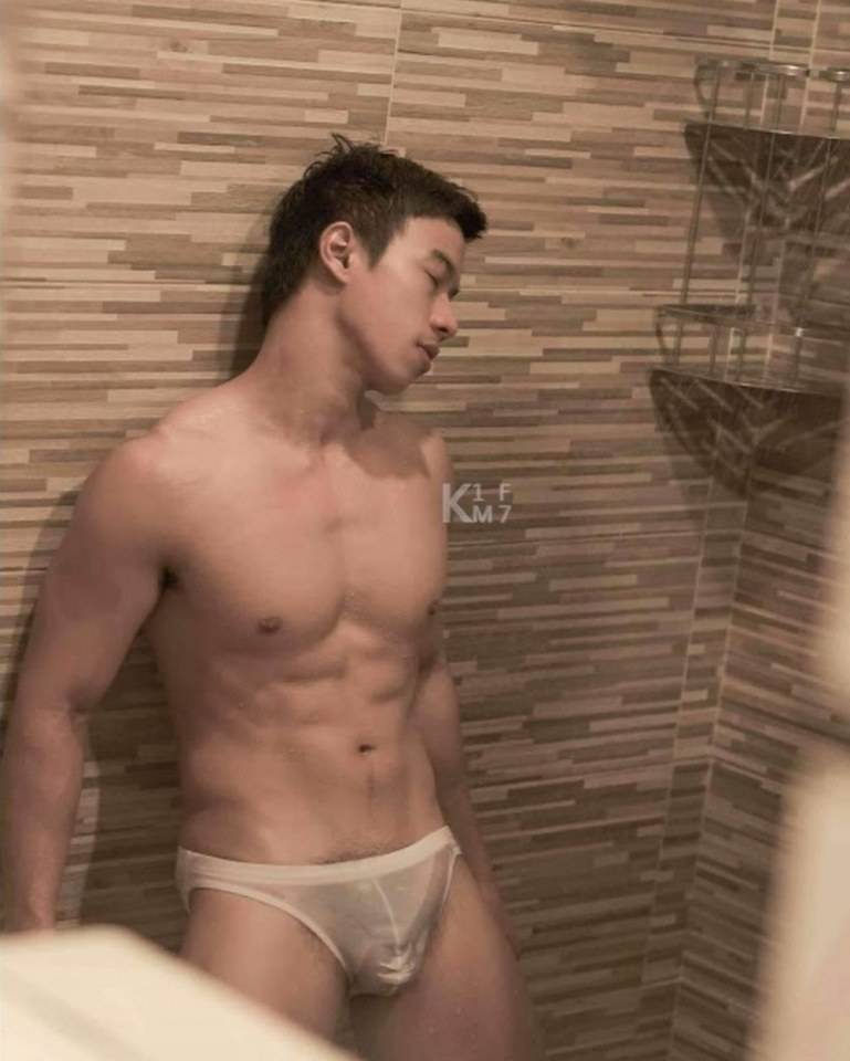หนุ่มหล่อขึ้นปก 126