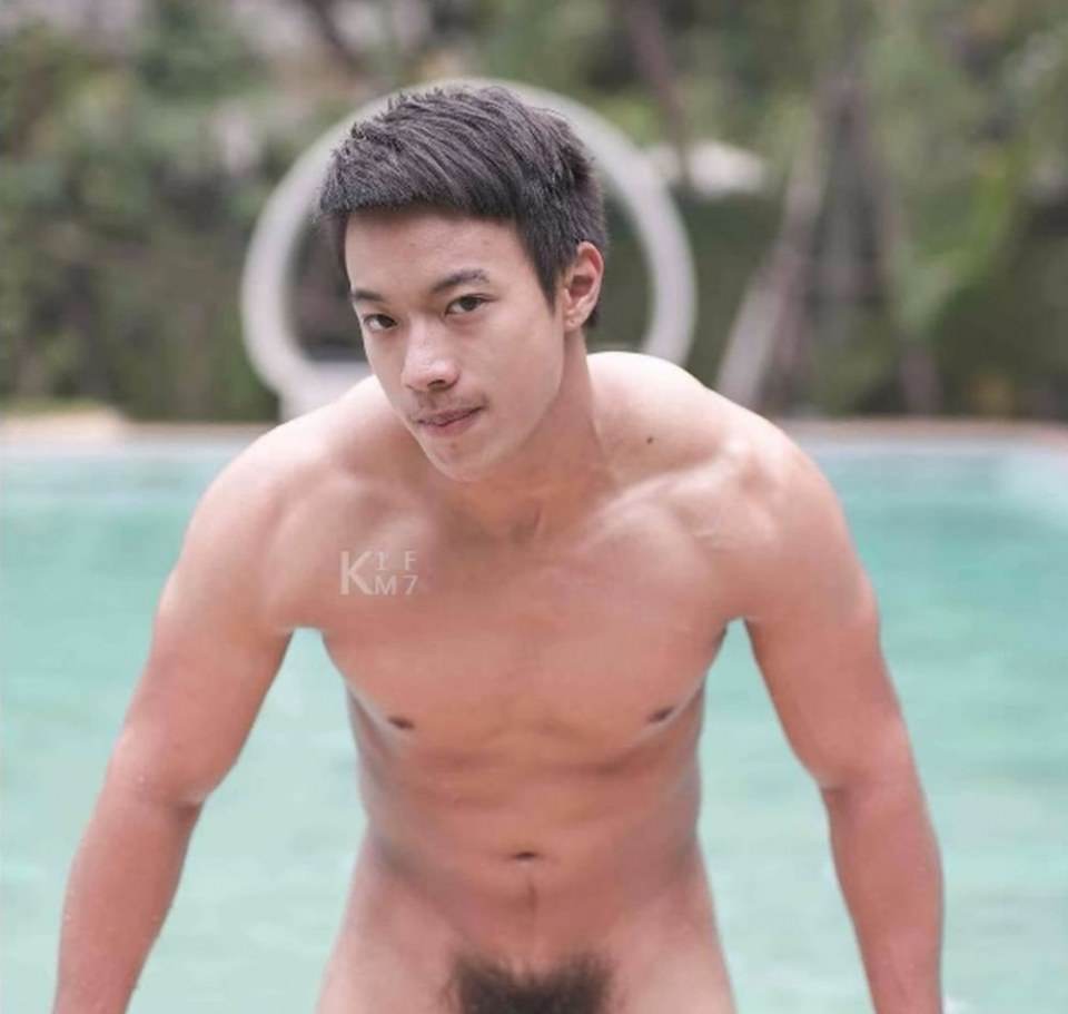 หนุ่มหล่อขึ้นปก 126