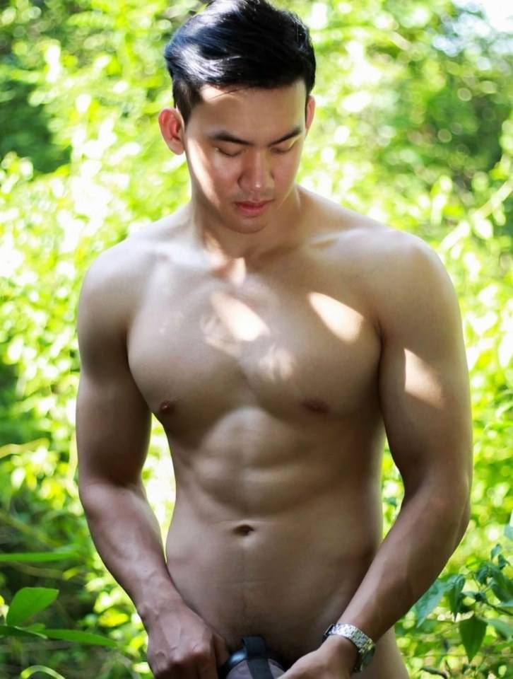 หนุ่มหล่อขึ้นปก 128