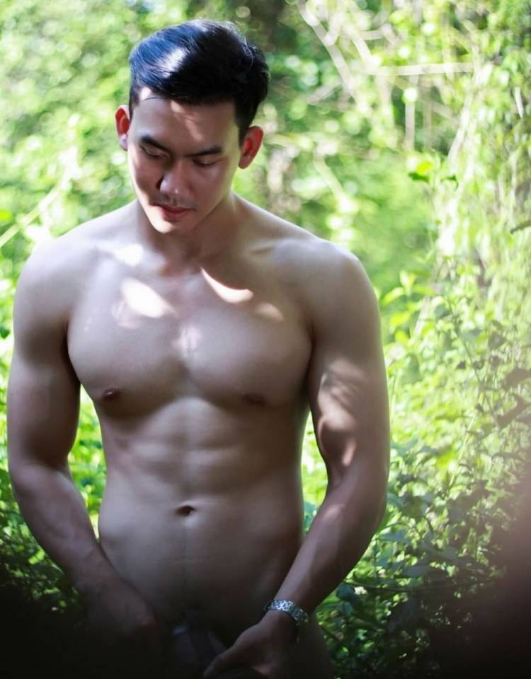 หนุ่มหล่อขึ้นปก 128