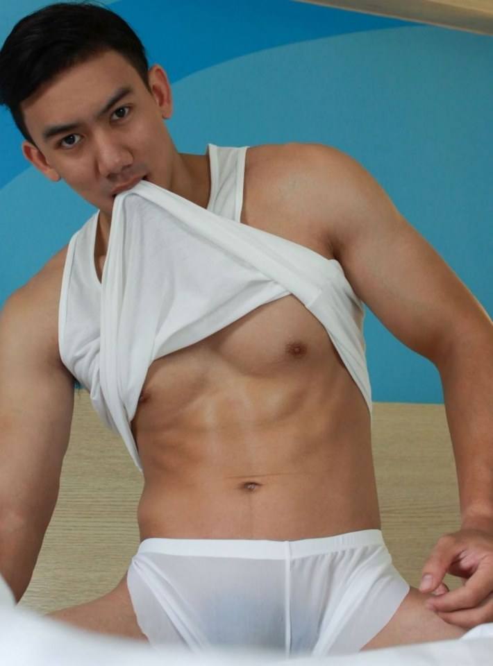 หนุ่มหล่อขึ้นปก 128