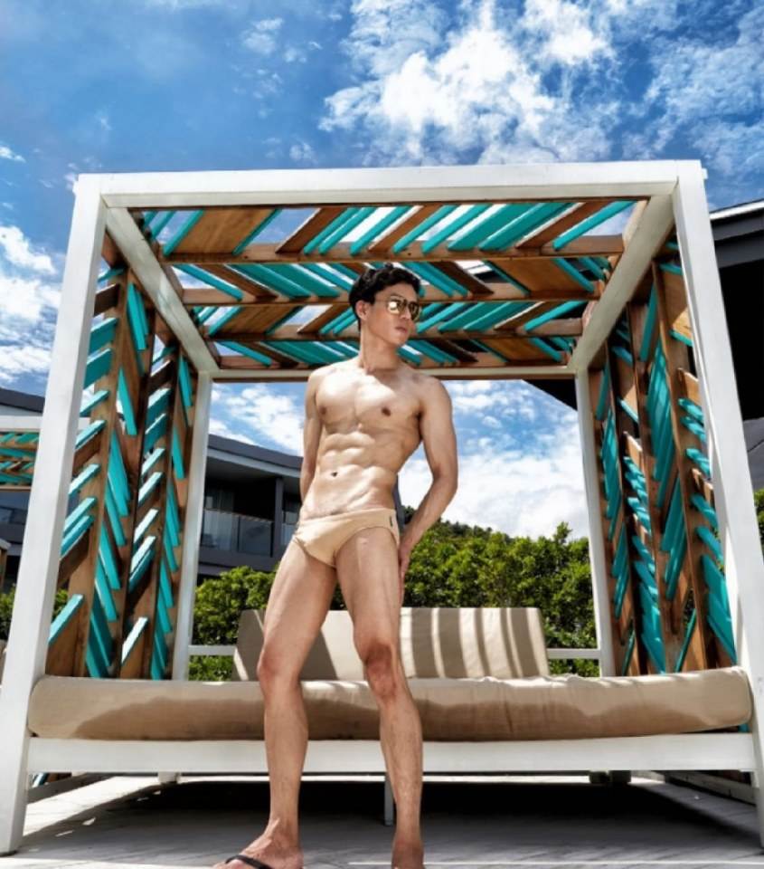 หนุ่มหล่อขึ้นปก 130