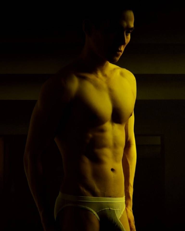 หนุ่มหล่อขึ้นปก 130