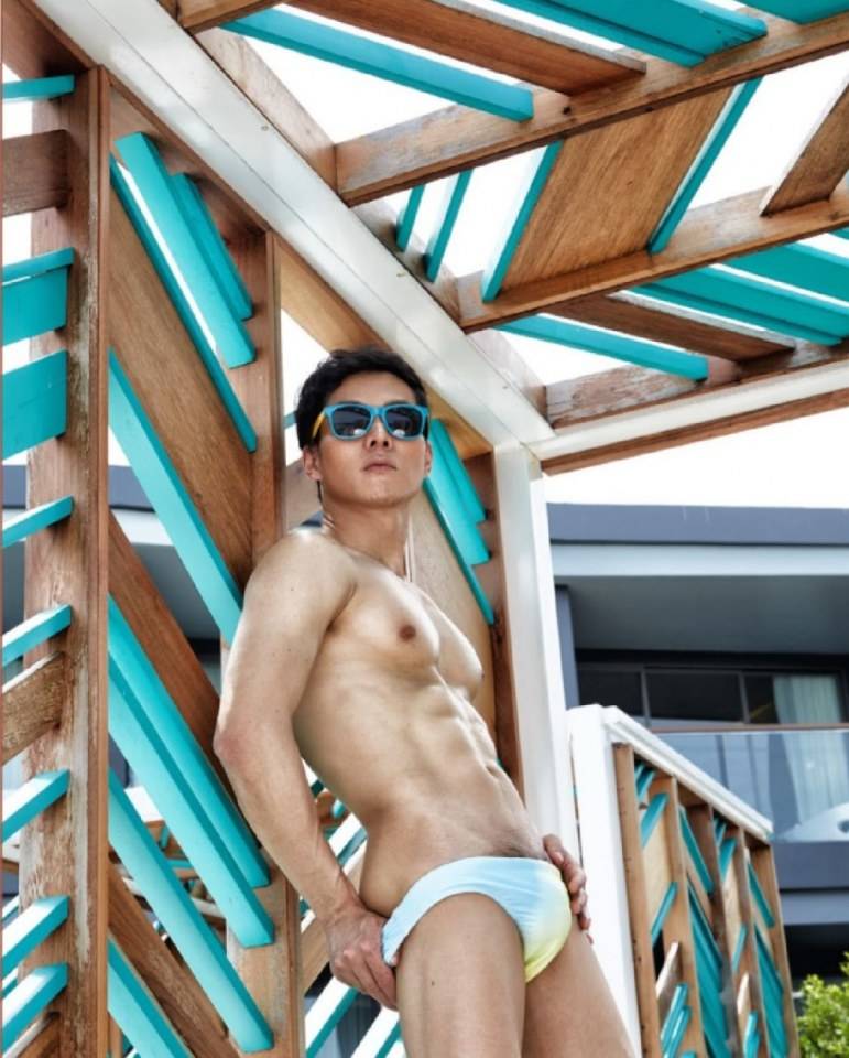 หนุ่มหล่อขึ้นปก 130