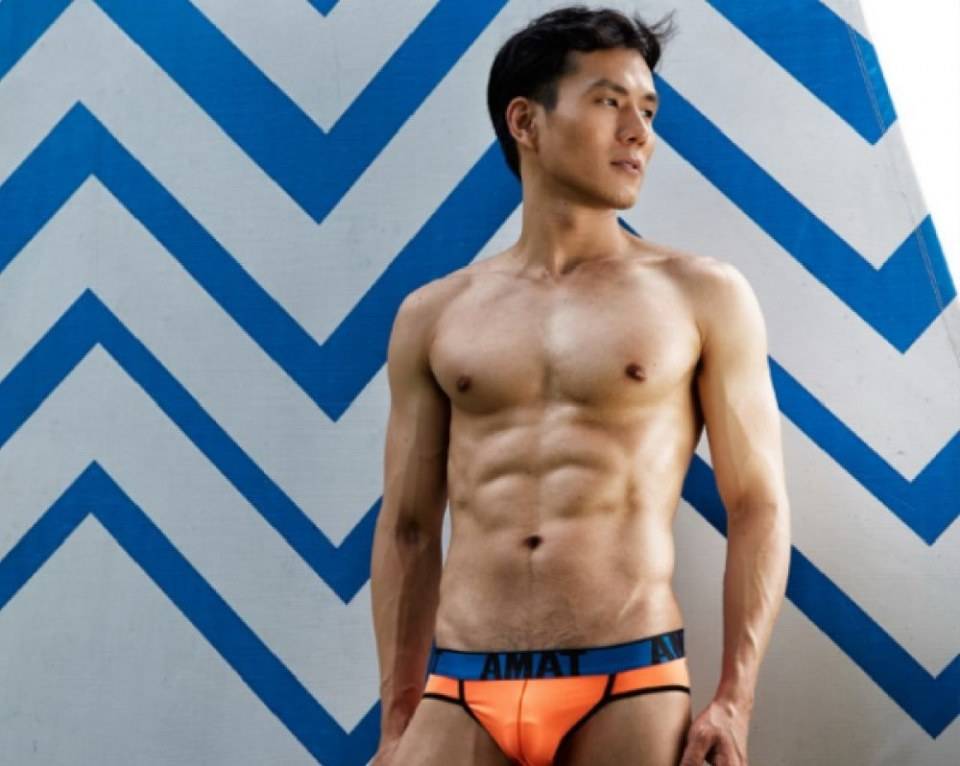 หนุ่มหล่อขึ้นปก 130