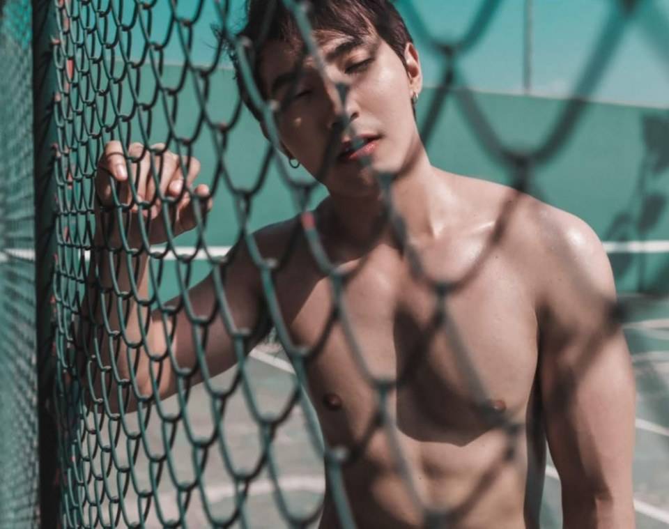 หนุ่มหล่อขึ้นปก 131
