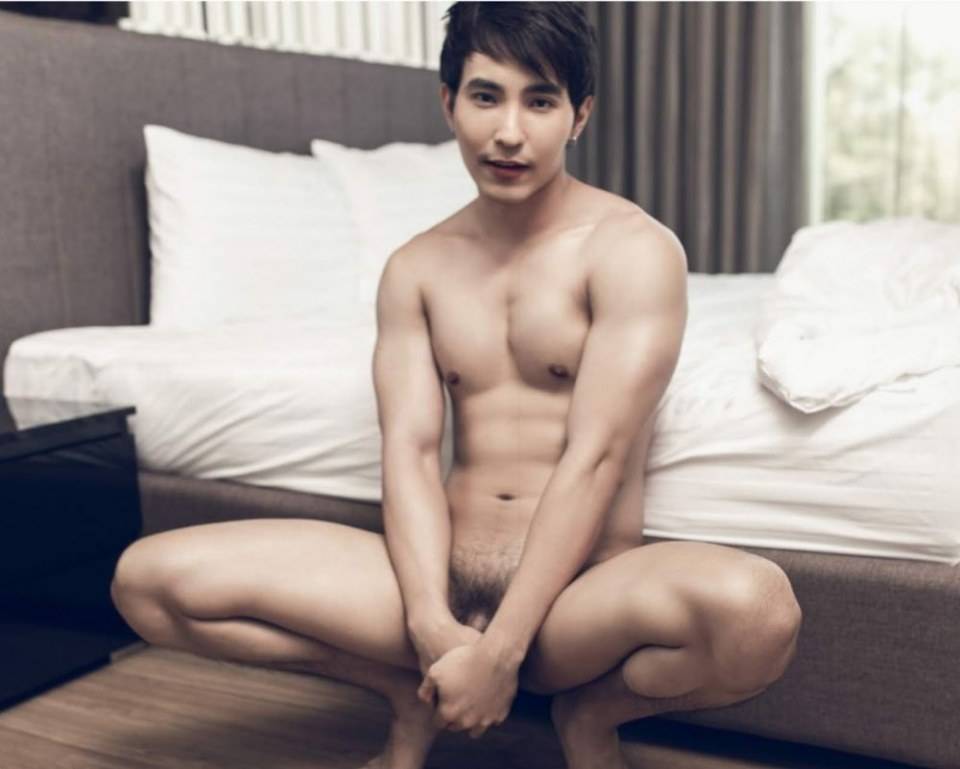 หนุ่มหล่อขึ้นปก 131