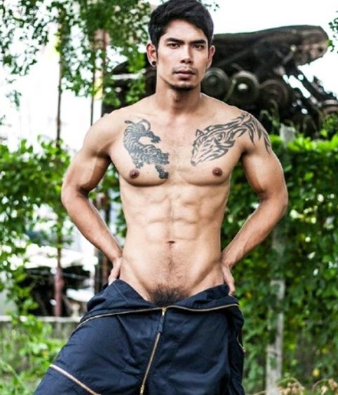 หนุ่มหล่อขึ้นปก 132
