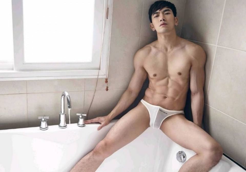 หนุ่มหล่อขึ้นปก 133