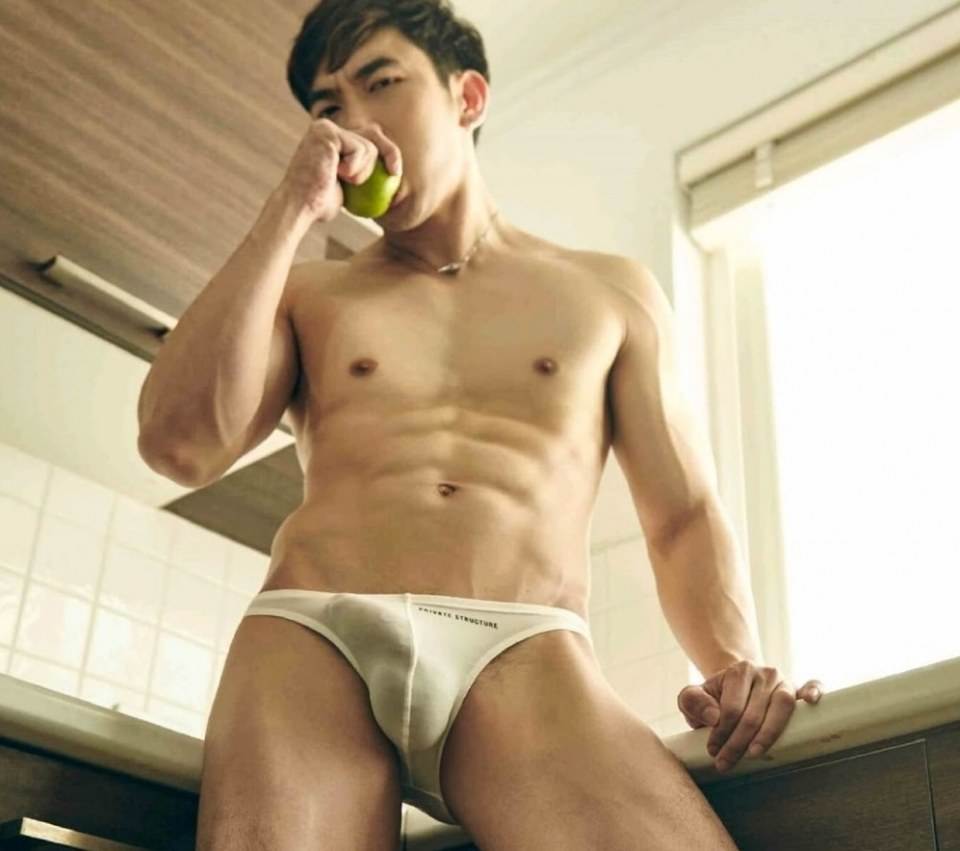 หนุ่มหล่อขึ้นปก 133