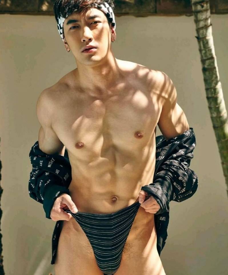 หนุ่มหล่อขึ้นปก 133