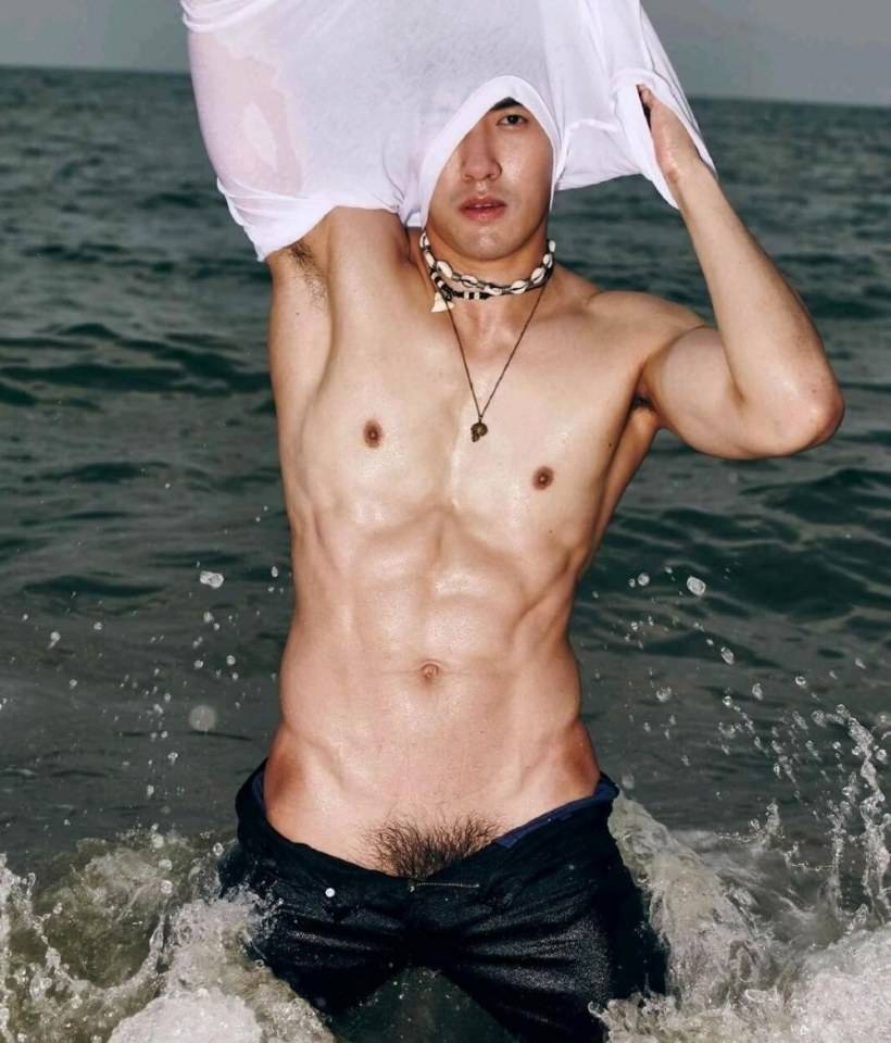 หนุ่มหล่อขึ้นปก 133