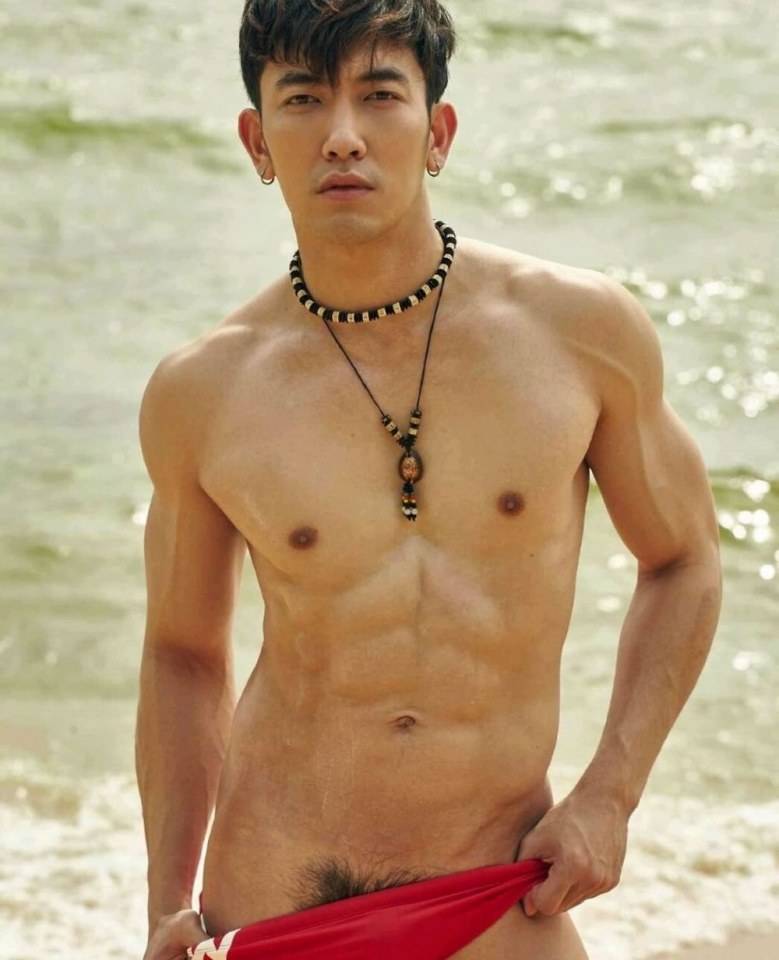 หนุ่มหล่อขึ้นปก 133