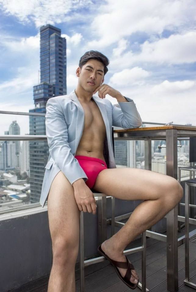 หนุ่มหล่อขึ้นปก 134