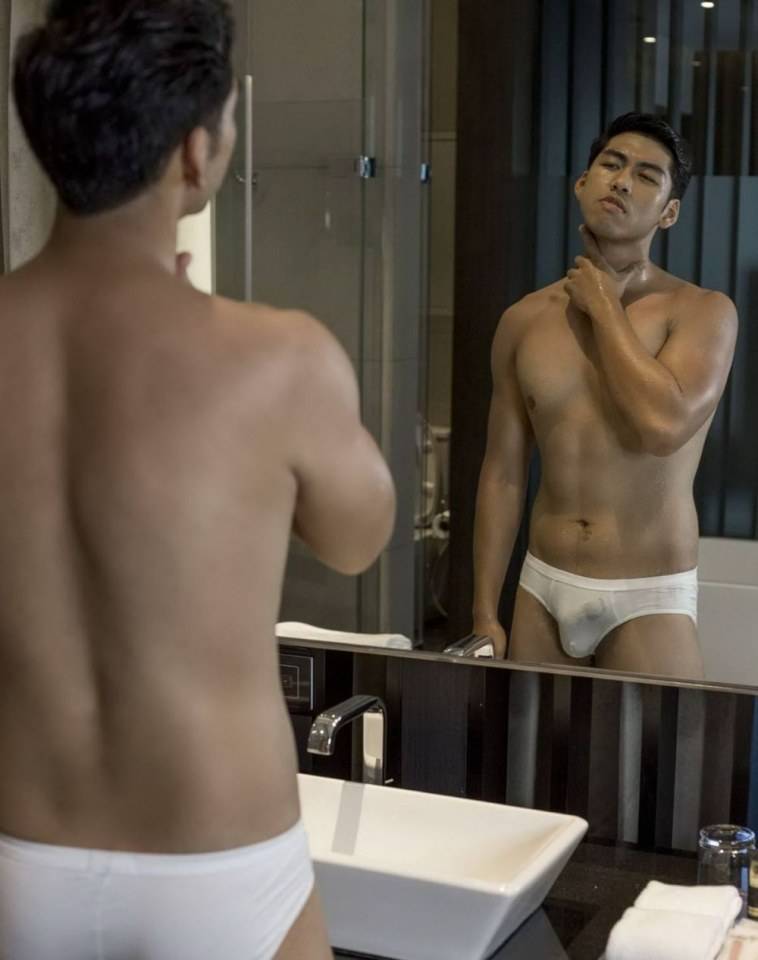 หนุ่มหล่อขึ้นปก 134
