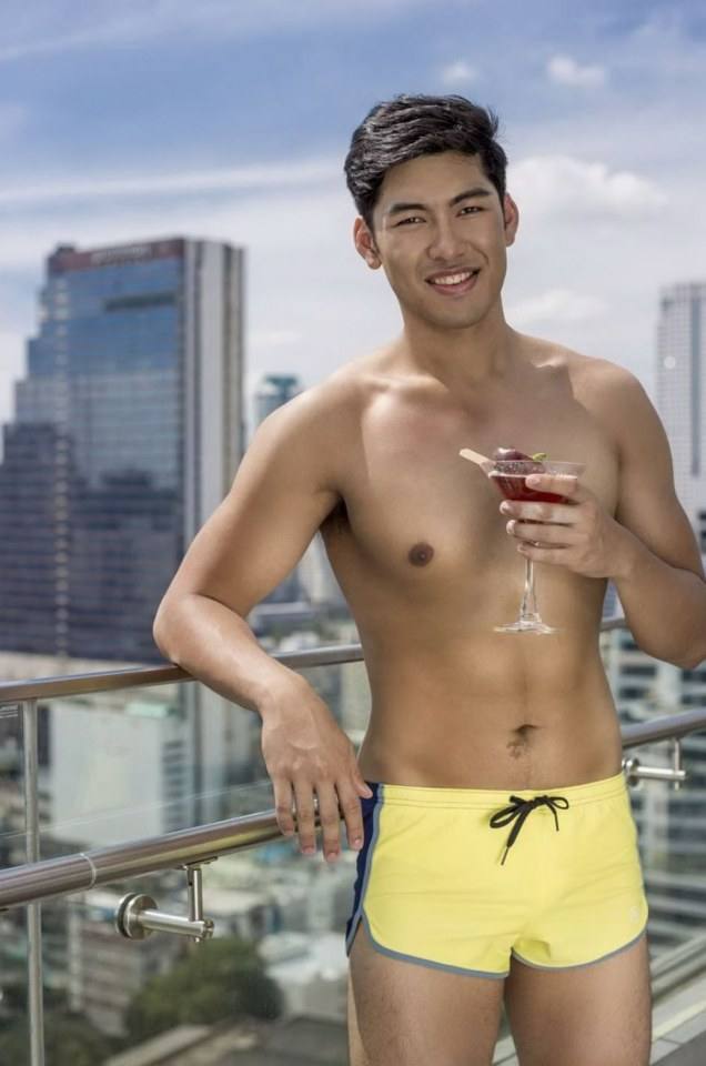 หนุ่มหล่อขึ้นปก 134