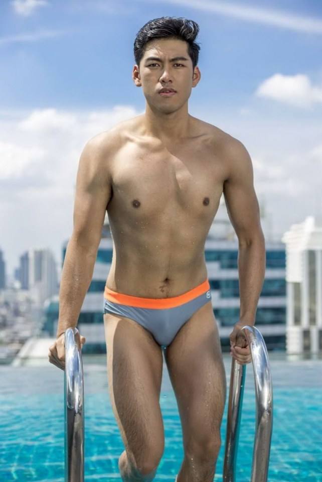 หนุ่มหล่อขึ้นปก 134
