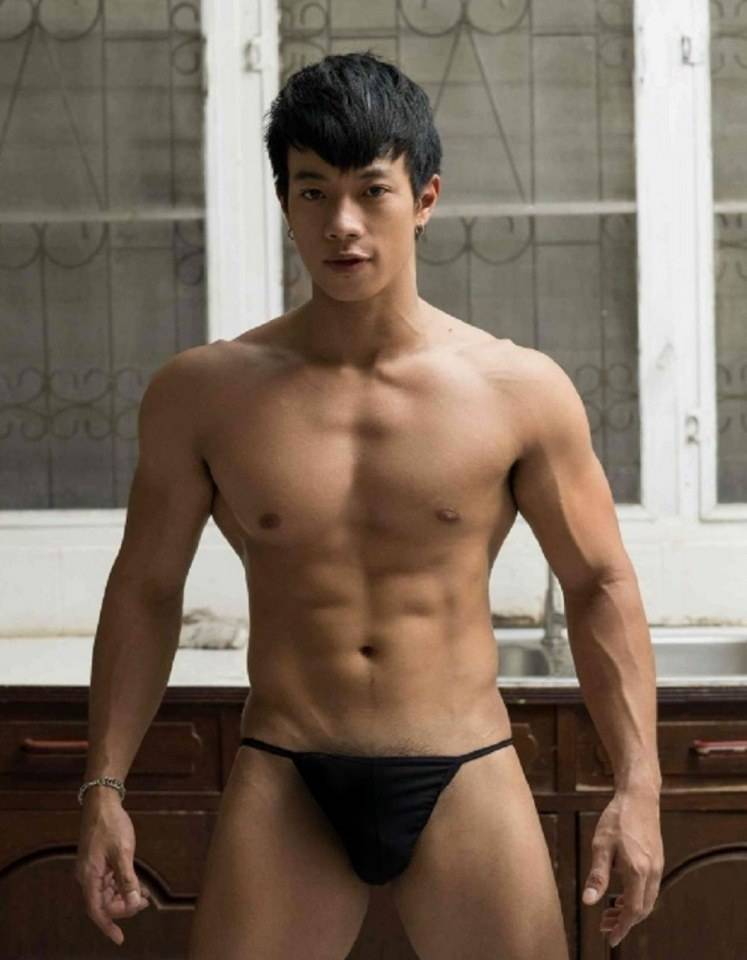 หนุ่มหล่อขึ้นปก 135