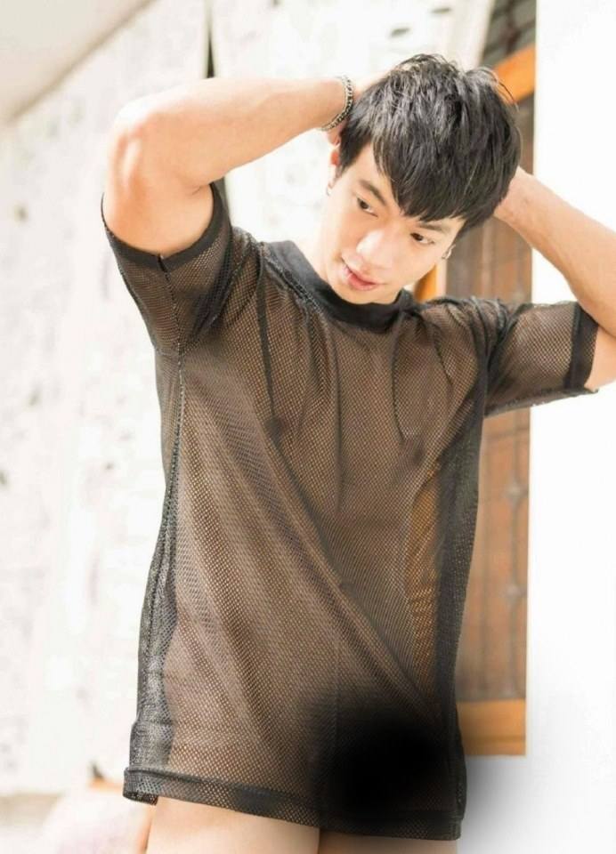หนุ่มหล่อขึ้นปก 135