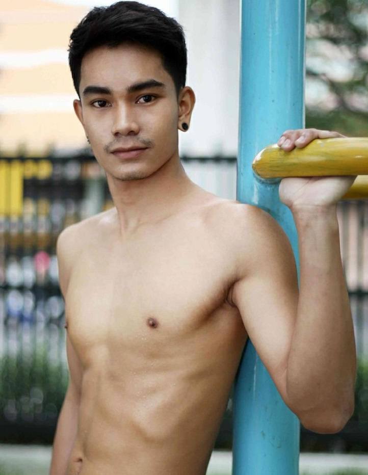 หนุ่มหล่อขึ้นปก 137