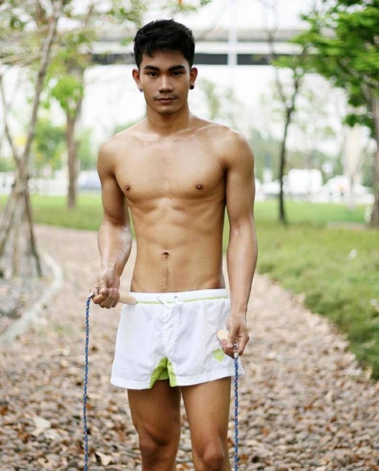 หนุ่มหล่อขึ้นปก 137