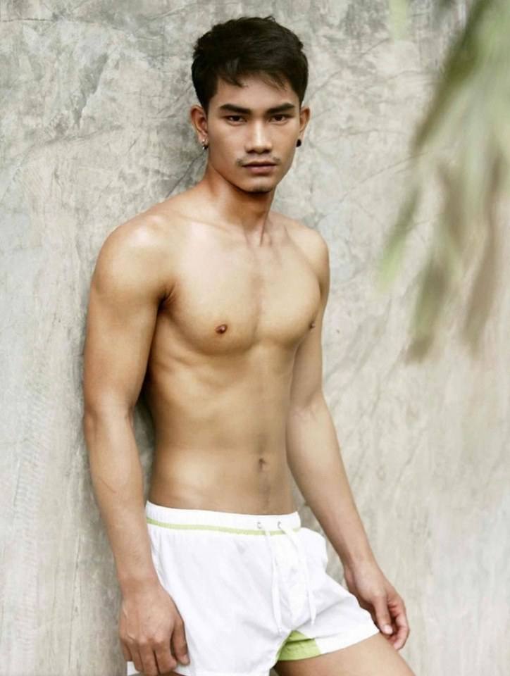 หนุ่มหล่อขึ้นปก 137