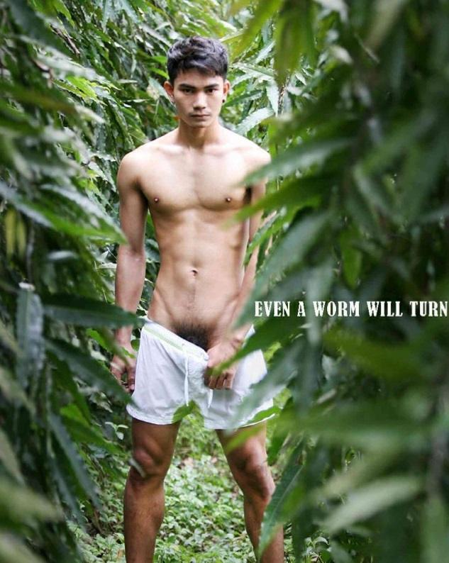 หนุ่มหล่อขึ้นปก 137